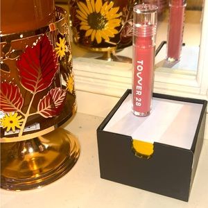 Tower 28 gloss “pistachio” 🩷